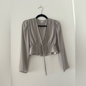 ARITZIA DRESSY GREY LOMG SLEEVE CROP TOP - MINT CONDITION